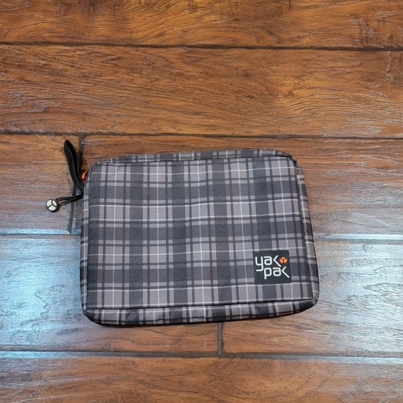 Yak Pak tablet travel case - Picture 1 of 5